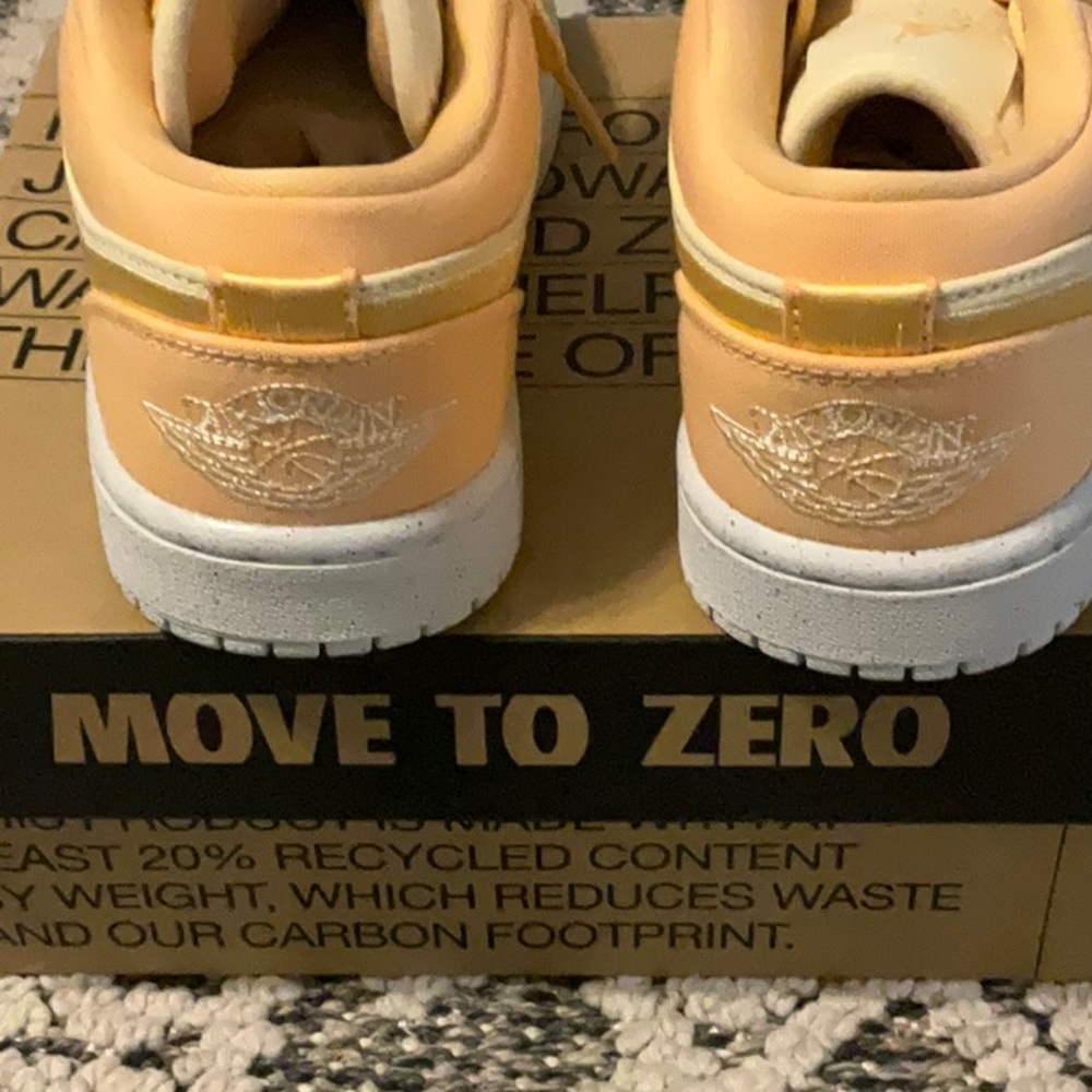 NIB WOMANS AIR JORDAN 1 LOW SE - Picture 4 of 8